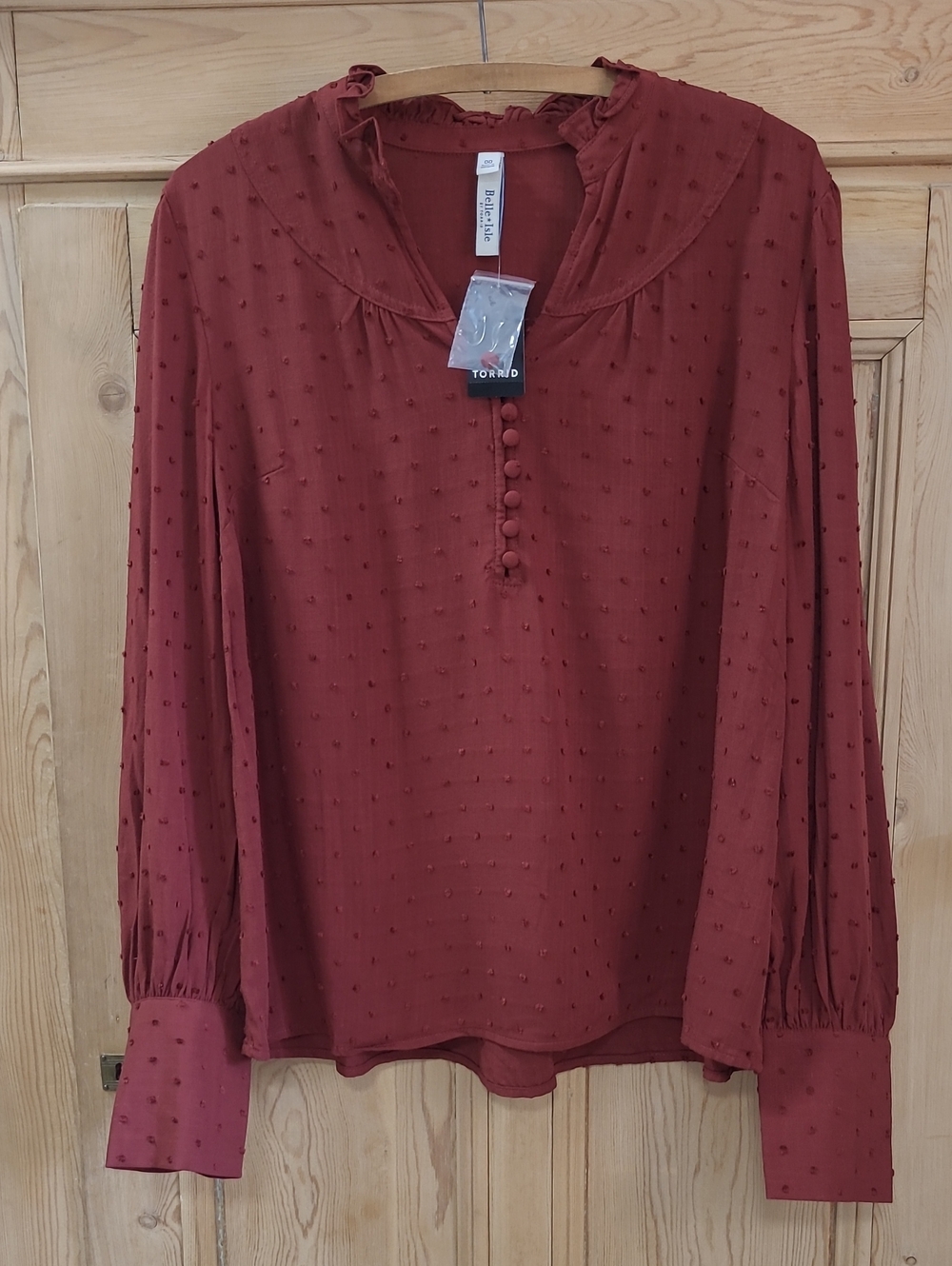 NWT Torrid Dobby Ruffle Collar Popover Blouse Women's sz 00/M Long Sleeve